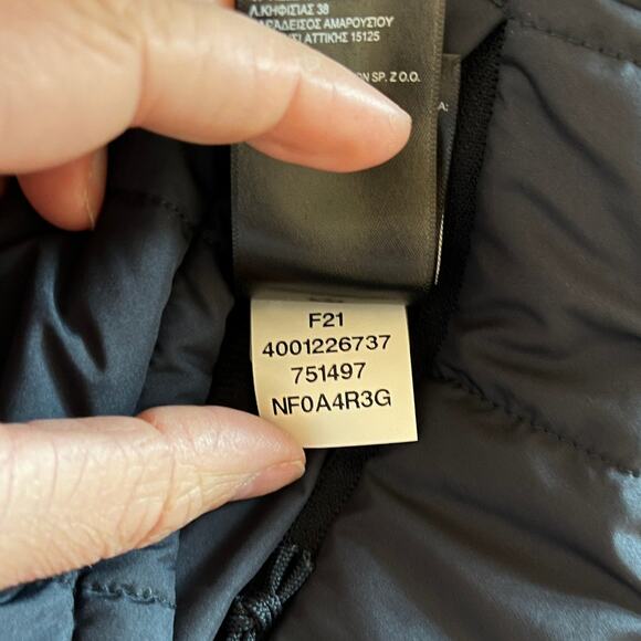 The North Face Mossbud Insulated Reversible Fleece Puffer Vest Navy White Size M - Picture 10 of 10